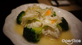 菊花石榴雞 - Come-Into Chiuchow Restaurant in Tsim Sha Tsui 