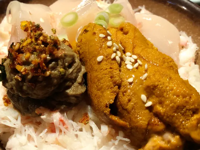 海膽 . 帆立貝 . 松葉蟹丼飯