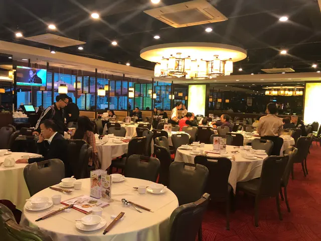 同朋友係元朗行完山之後, 就入咗去天水圍食飯 .  雖然有D吵, 但勝在坐 得夠舒服,環境好宽落