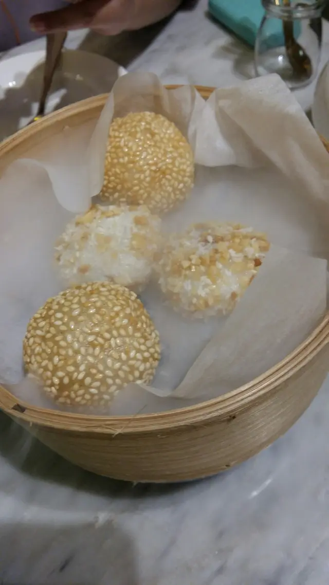 其實我冇食，因為唔太食甜品，又唔食花生同朱古力，但乾冰噴出既效果賞心悅目，都係呃like之選