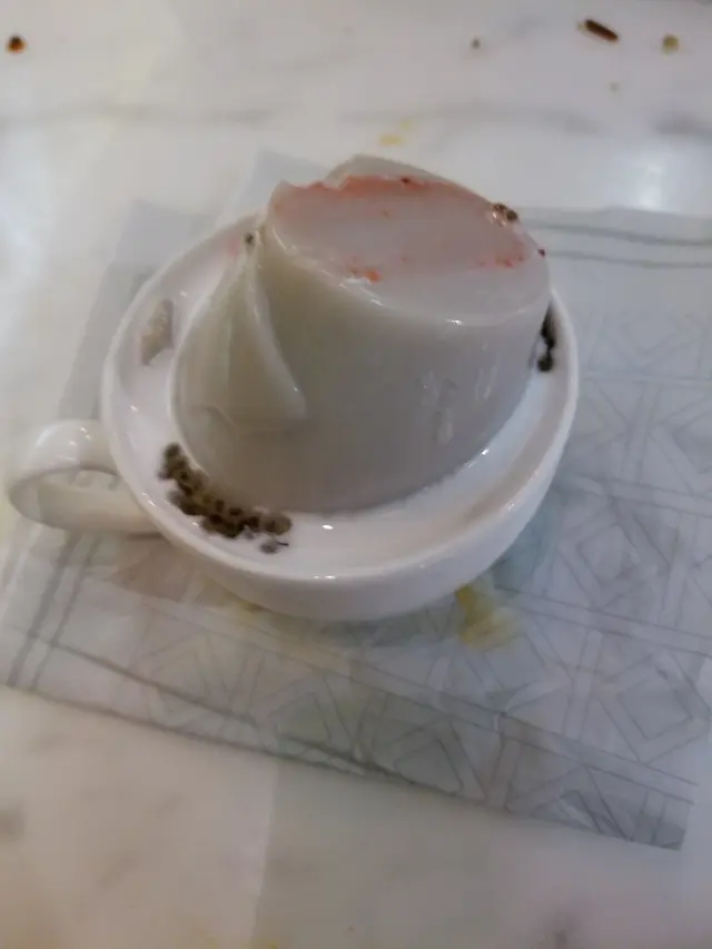 甜品,要預留嘅奶凍。賣相,唉。