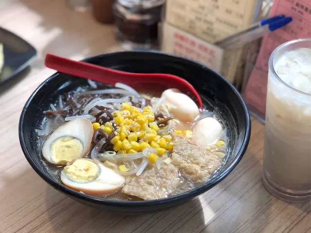 蒜香濃湯配三餸
