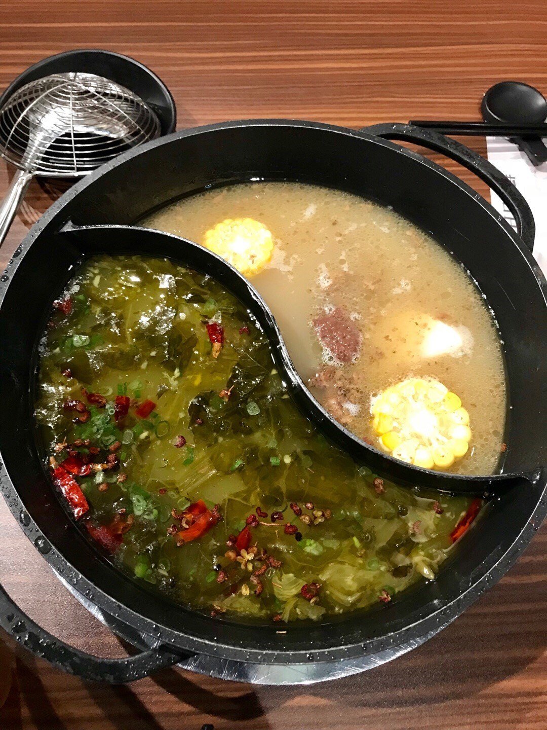 鸳鸯酸菜牛骨汤 香港西环的616牛肉火锅专门店 openrice 香港开饭