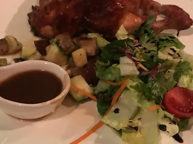 炭燒西班牙黑毛豬肉眼扒配蘋果蓉