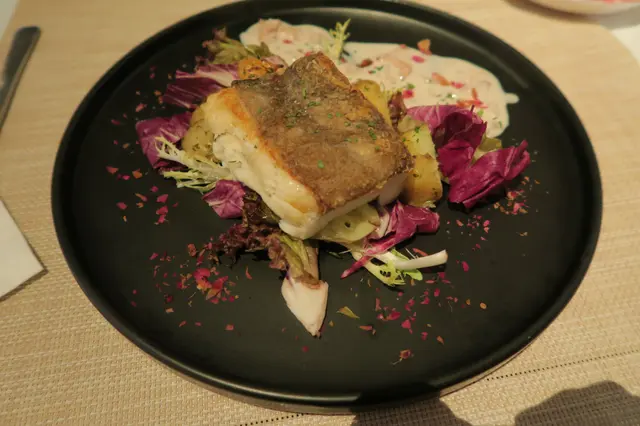 香煎比目魚配香檳玫瑰汁 