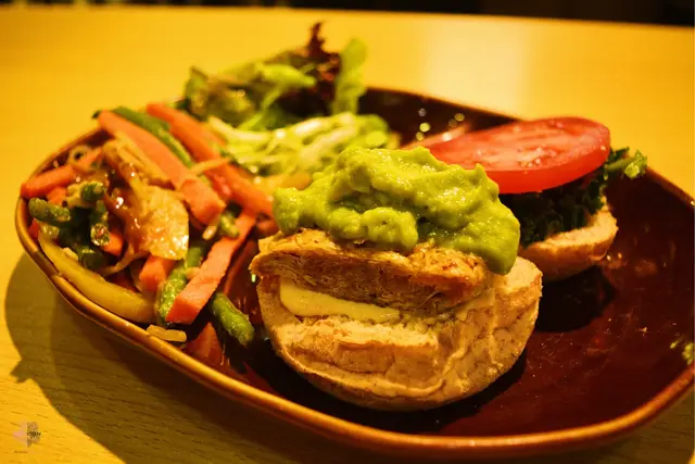 牛油果素鸡汉堡