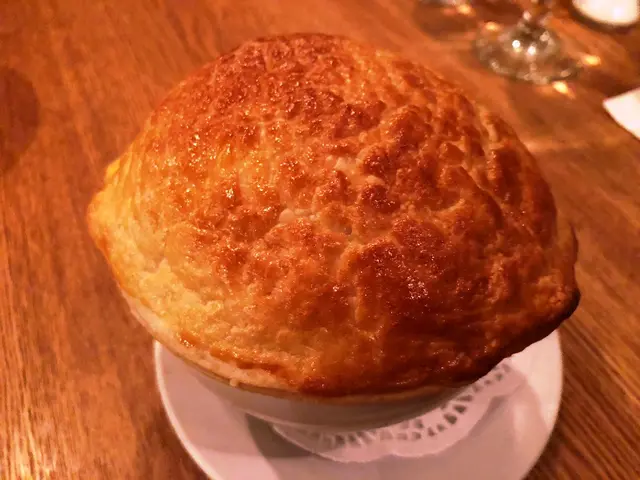 酥皮龍蝦海鮮湯
