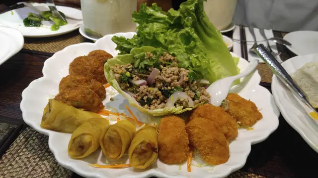 生菜包, 蝦餅特別好食