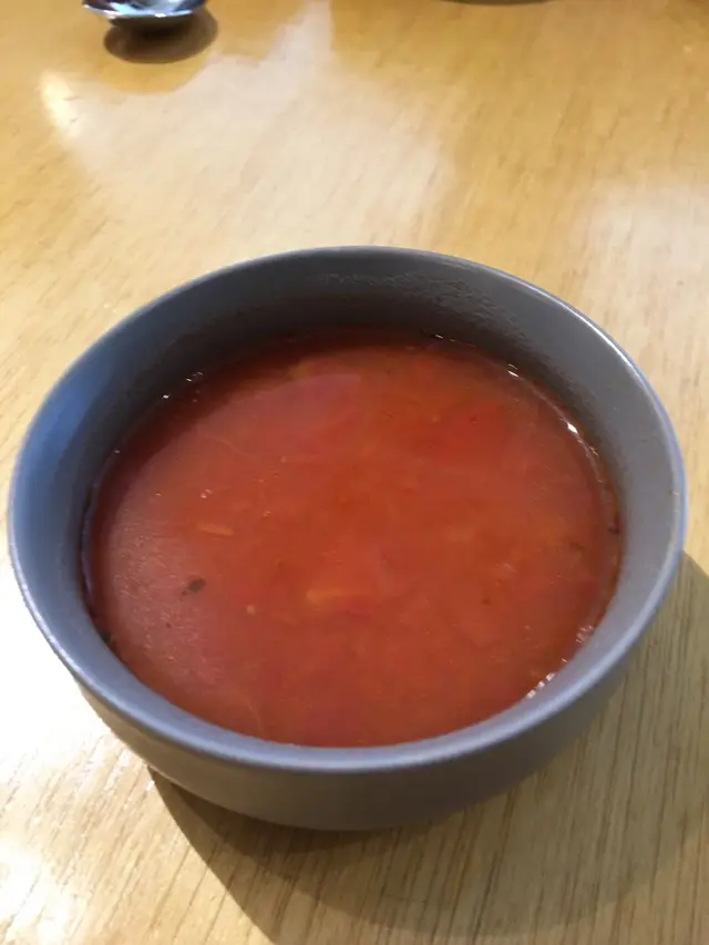 湯料豐富,香甜蕃茄味,稍稀