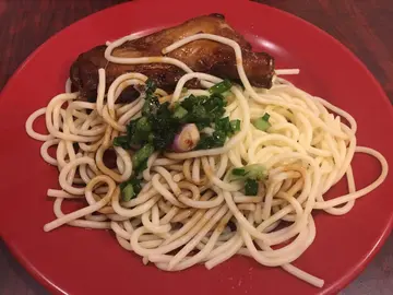 炸(卤水)鸡腿意粉(葱油汁)
