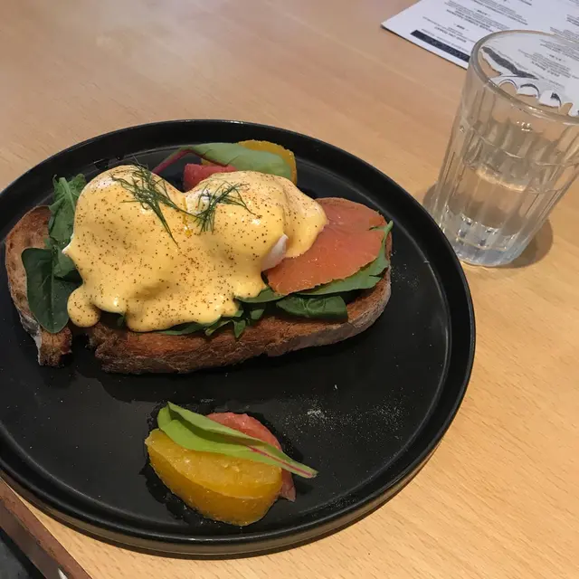 Egg  benedict  with  smoked  salmon