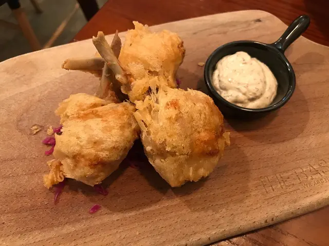 炸蝦肉釀雞翼珍寶珠