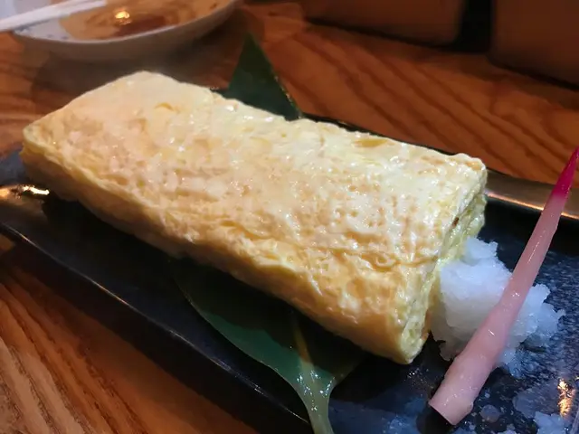 切開會有清湯流出來，煎得剛剛好，不用點其他醬料，與碟上的薑是絕配了。