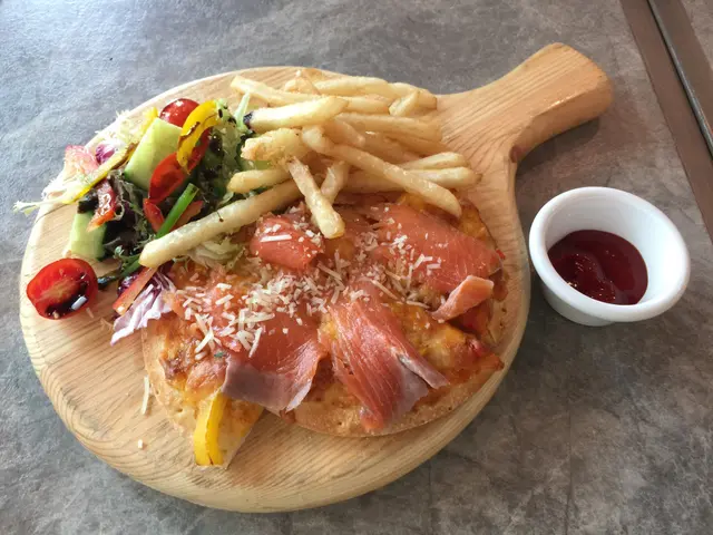 火箭煙三文魚薄餅