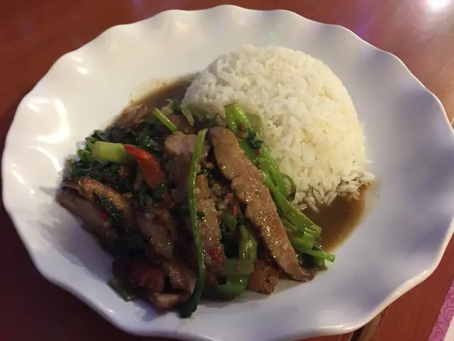 馬拉盞通菜拼豬頸肉配白飯