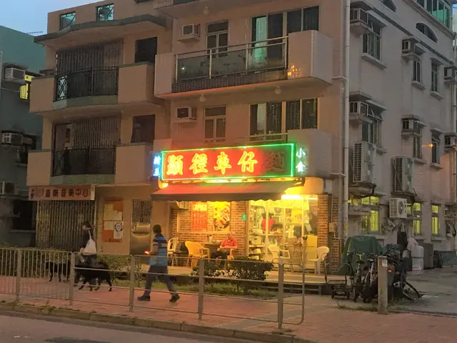 店舖位於顯徑邨附近,不近東鐵站,可能做街坊生意為主