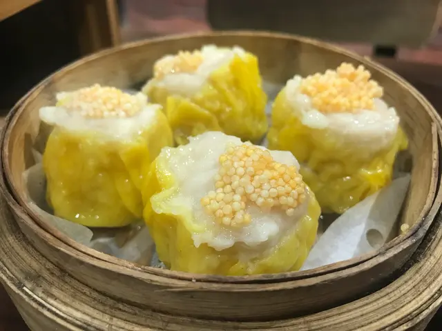 正常版燒賣嘅魚子好多