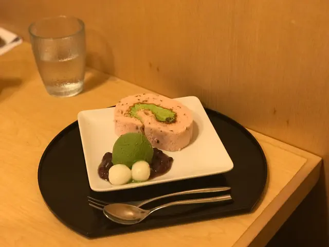 櫻花。抹茶卷蛋甜品