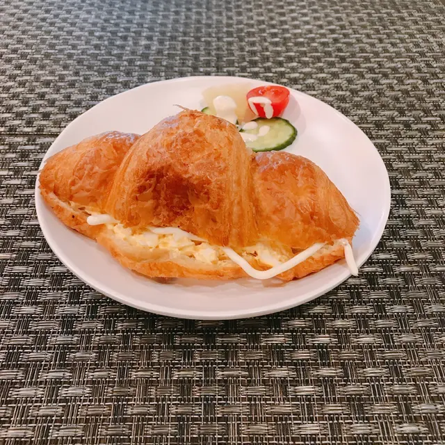 Egg  salad  croissant