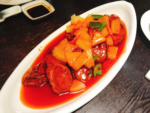 估唔到係芋頭，被紫菜包住煎，然後淋上酸甜汁，都幾好食㗎😋