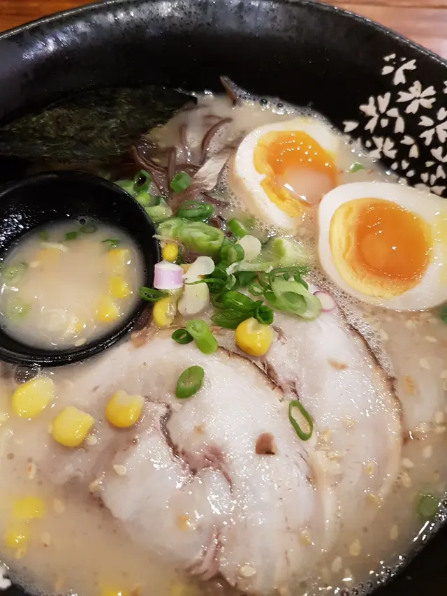 麵條有彈性，半肥瘦叉燒和塘心蛋質素亦高，但湯底過鹹