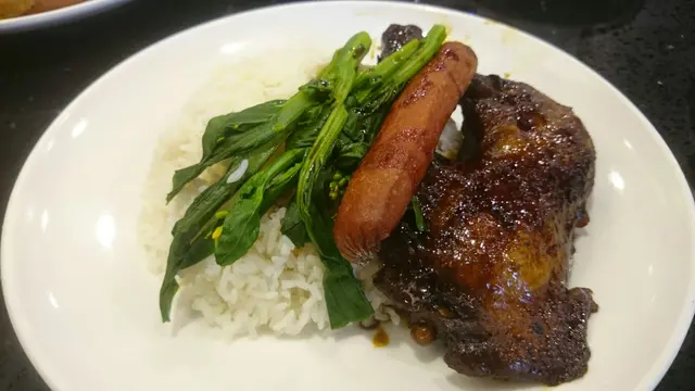 瑞士汁雞脾腸仔飯