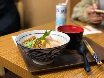 火炙三文鱼丼