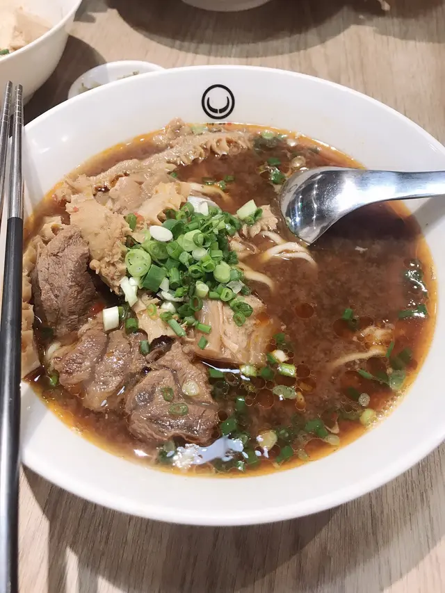 自己的叫咗軟麵，老公的麻辣招牌三合一正常麵，但兩者無分別！