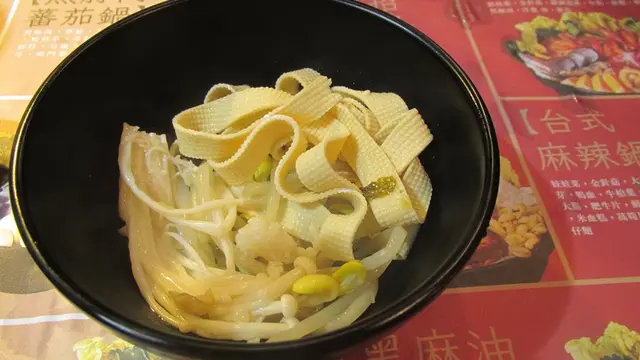 彈牙的豆皮和金針菇