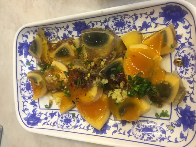 這是老闆推薦的，別看外表一般，但佢係流心的，沒有皮蛋的臭味👍🏻