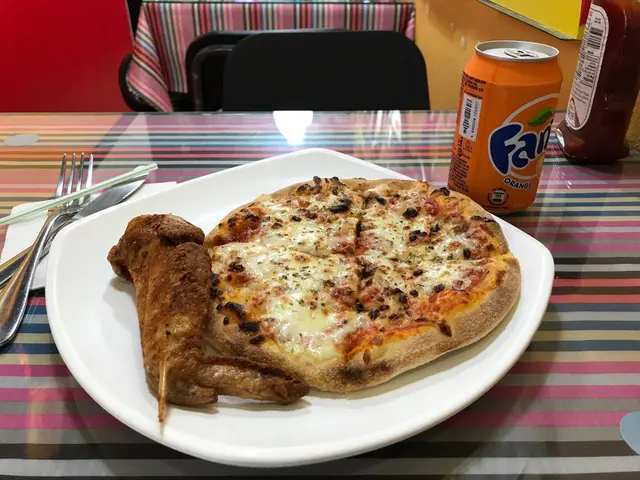 芝士薄餅配炸雞翼