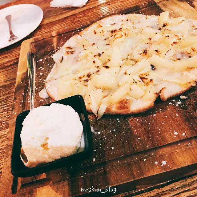 甜蜜菠蘿薄餅伴雲呢拿雪糕