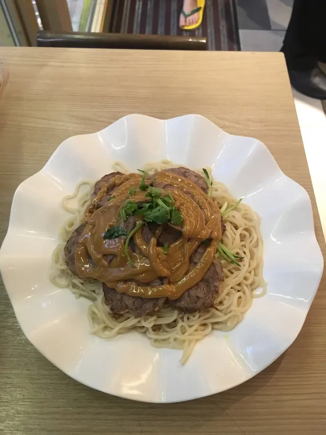 牛𦟌涼麵