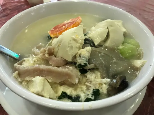 咸旦時菜肉片湯
