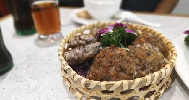 香煎蓮藕黑松露墨魚餅