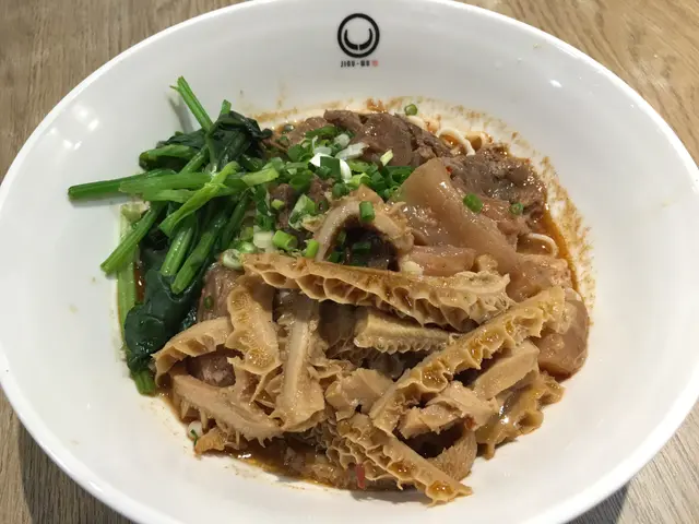 招牌三合一拌麵