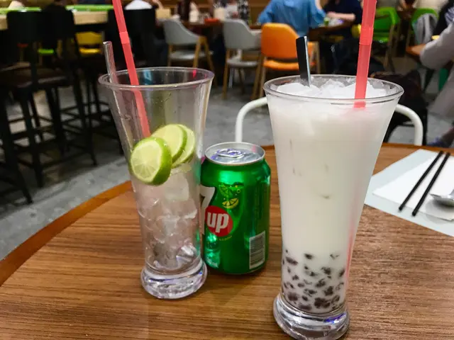 椰汁紅豆冰$28 / 青檸梳打(改7喜)$28