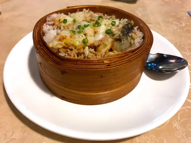 荷香蒜蓉海斑片原籠蒸鴛鴦飯