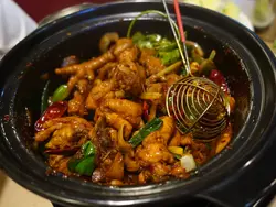 鎮店麻甩雞煲