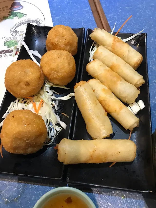 醬爆蝦餅($80)及泰式蝦春卷($60)