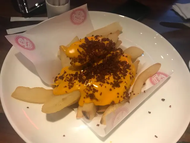 熔岩芝士薯條及脆煙肉