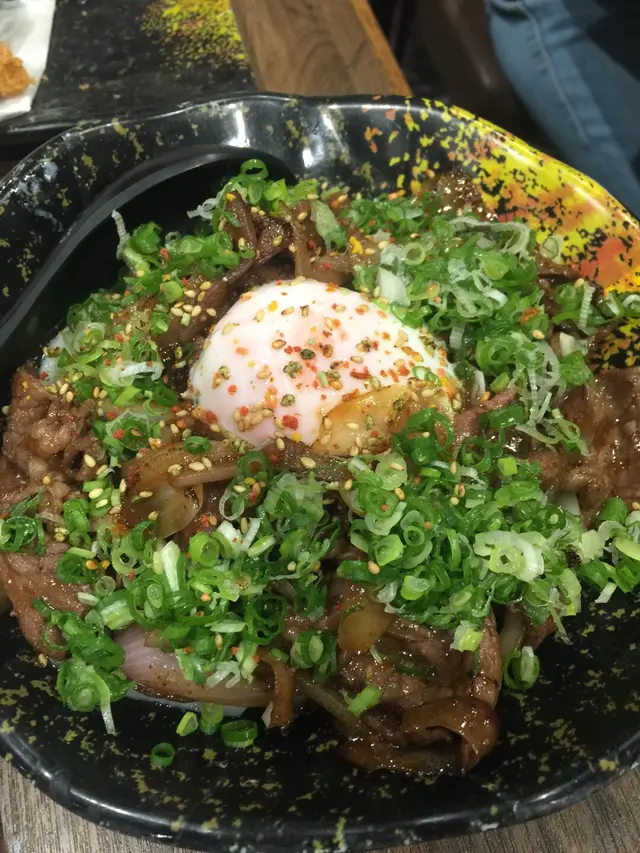 和風炒牛肉溫泉蛋撈烏冬