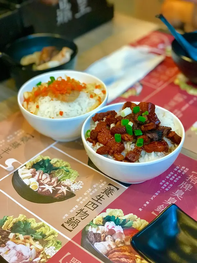 咸魚醬飯 (左) & 鹵肉飯(右)