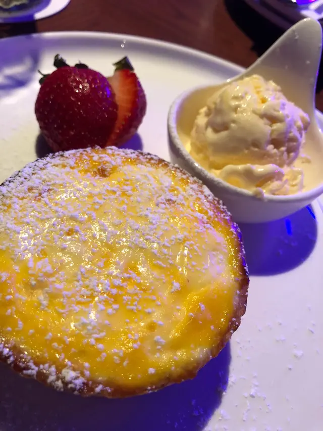 芝士撻夠香濃，雪糕有榴連肉唔錯