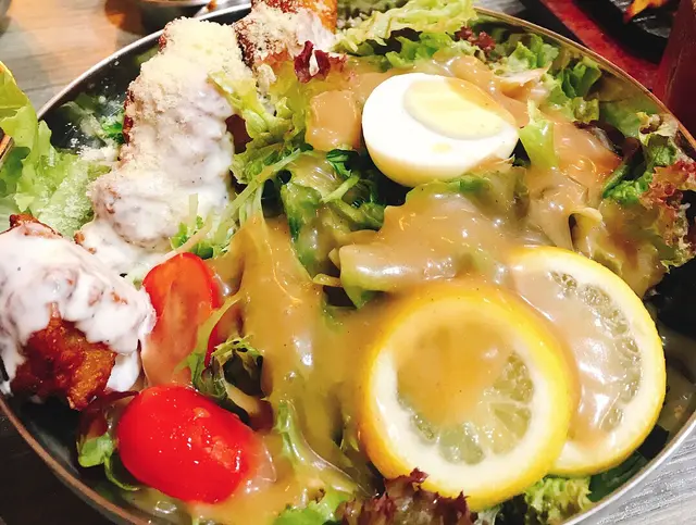 田園沙律拼炸雞球