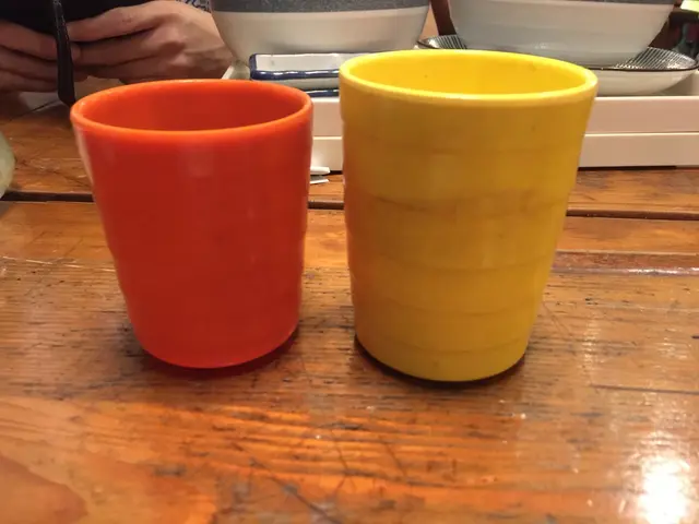 非常骯髒的餐具