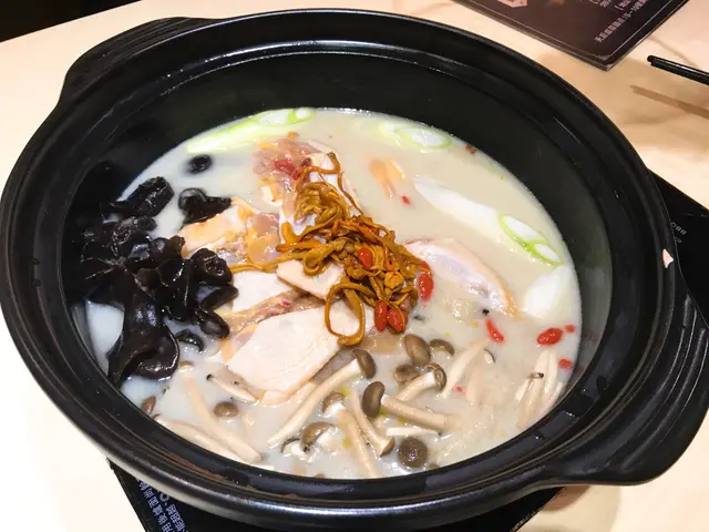 椰子雞煲(半隻)