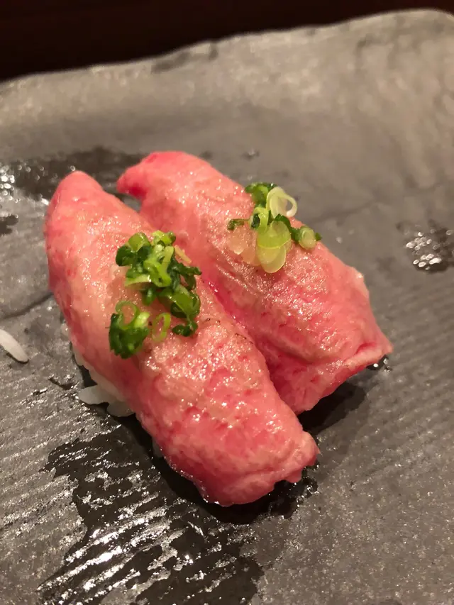Wagyu  beef  sushi  