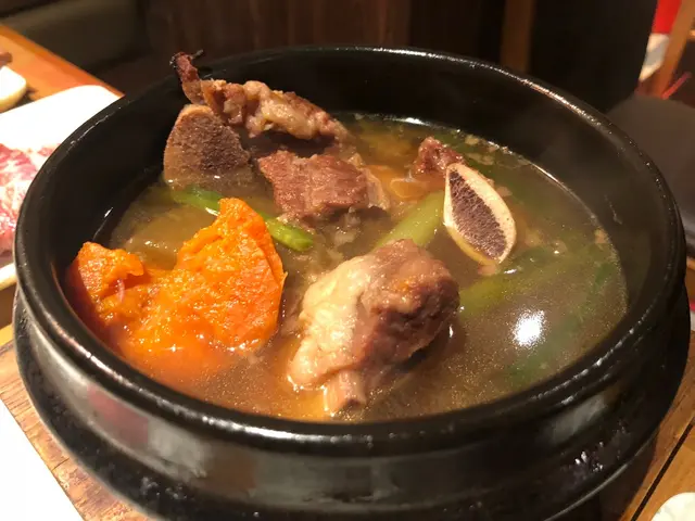 牛肋骨炆得軟腍入味,蘿蔔炆得夠腍,吸盡了湯底嘅精華,意想不到嘅美味!😋