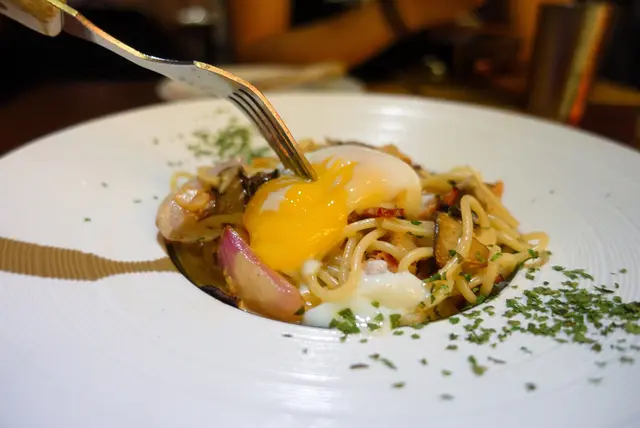 温泉蛋卡邦尼意粉